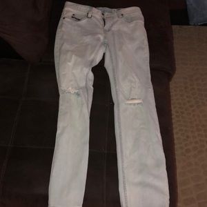 Light denim jeans. 10/10 condition. Never worn